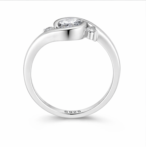 Oval Solitaire Twist Ring in 925 Sterling Silver