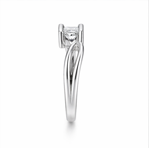 Modern Princess Cut Solitaire Ring in 925 Sterling Silver
