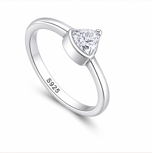 Elegant Heart-Cut Solitaire Ring in 925 Sterling Silver | Minimal
