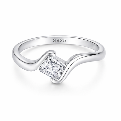 Elegant Heart Solitaire Ring in 925 Sterling Silve