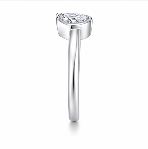 Elegant Heart-Cut Solitaire Ring in 925 Sterling Silver | Minimal