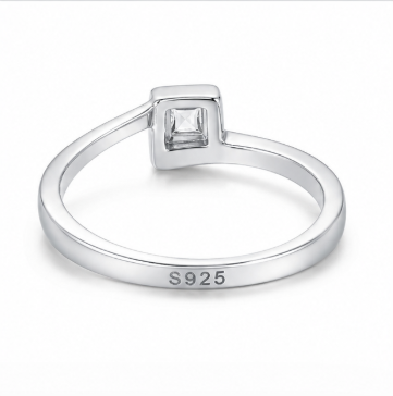 Elegant Princess Cut Solitaire Ring in 925 Sterling Silve