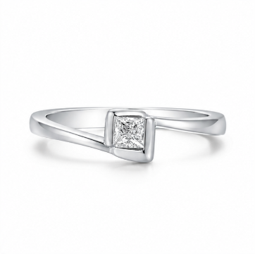 Elegant Princess Cut Solitaire Ring in 925 Sterling Silve