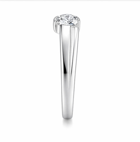Classic Groove Solitaire Ring in 925 Sterling Silver